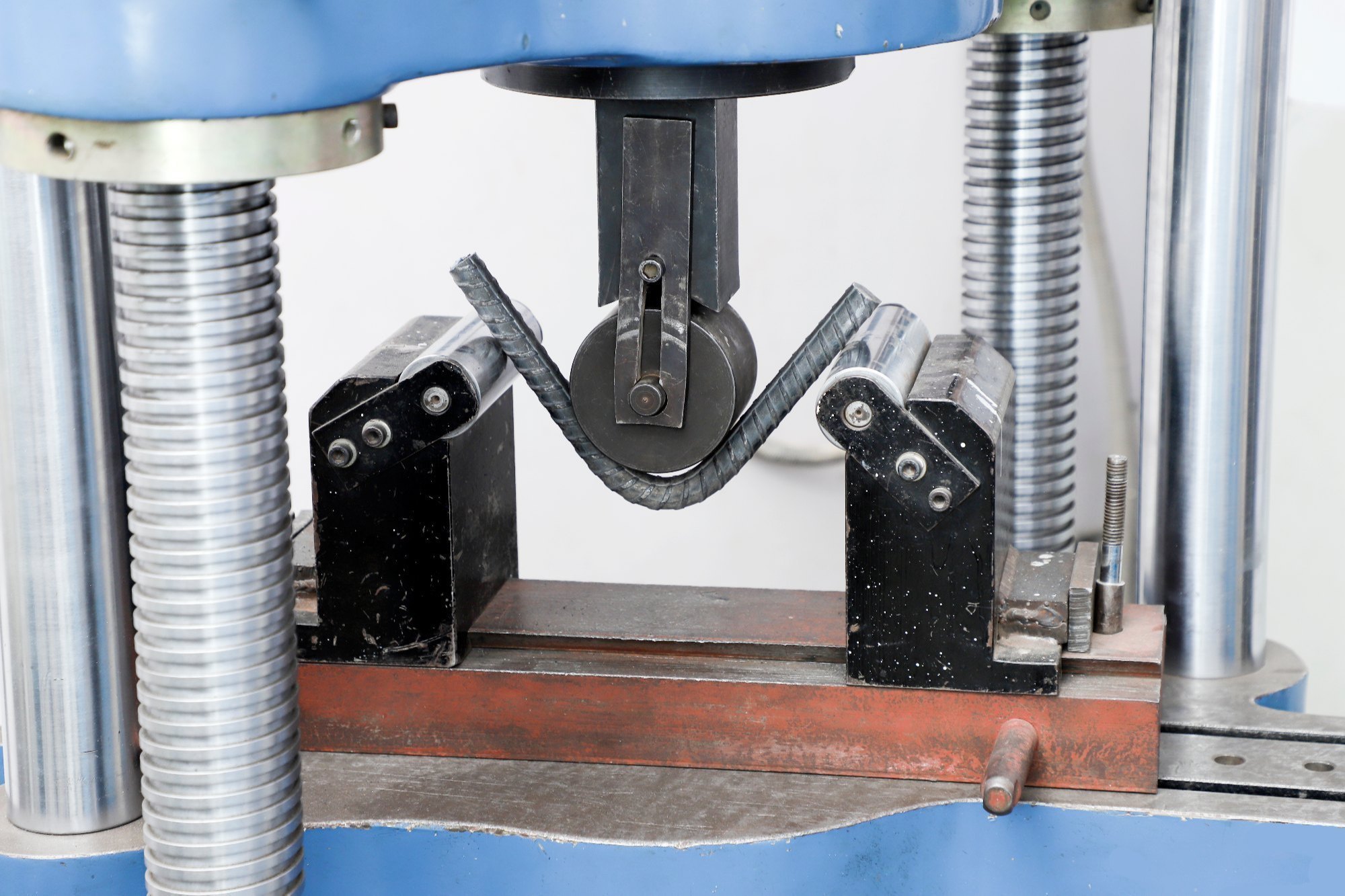 آزمایشگاه کنترل کیفیت فولاد